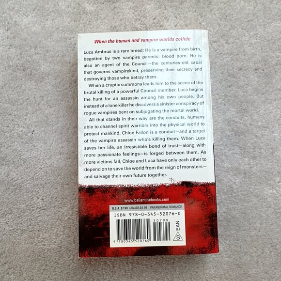 Blood Born by Linda Howard and Linda Jones | Paperback Book - Picture 2 of 4